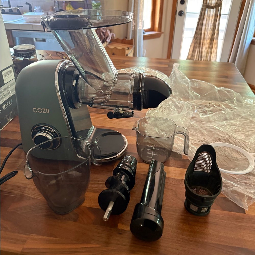 Cozii Black Juicer Machine